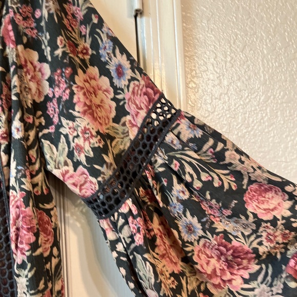 NWT Torrid Festi Black and Pink Floral Blouse - Picture 4 of 6